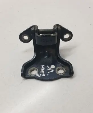 Chevrolet Captiva Rear door lower hinge