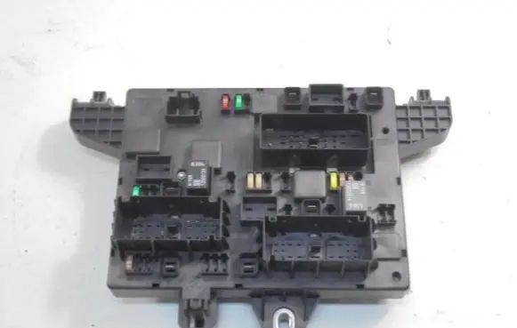Opel Astra J Fuse box set 13302300