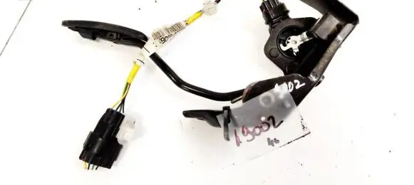 Toyota Avensis T250 Accelerator throttle pedal 8222305060 82223-05060