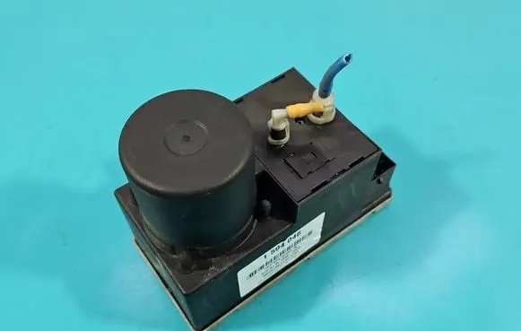 Audi A3 S3 8L Central locking vacuum pump 8L0862257E IMPRK1594046
