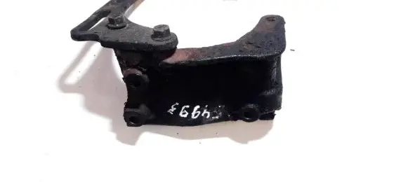 Opel Corsa B Engine mounting bracket