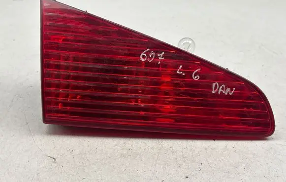 Peugeot 607 Tailgate rear/tail lights 