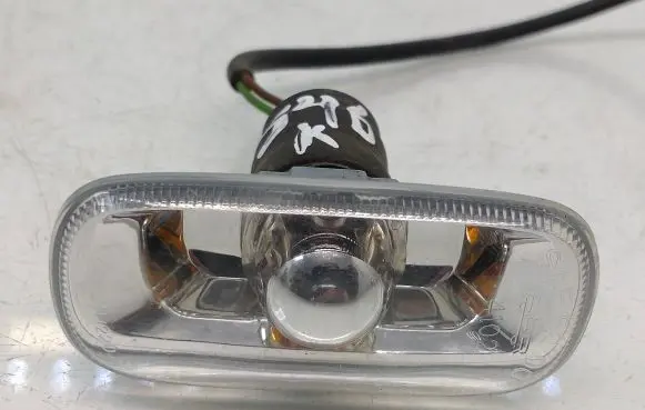 Audi A6 S6 C6 4F Front fender indicator light 8E0949127