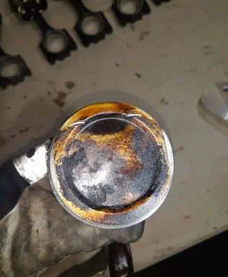 Volvo XC70 Piston with connecting rod