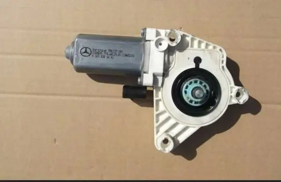 Mercedes-Benz B W245 Rear door window regulator motor A1698201642