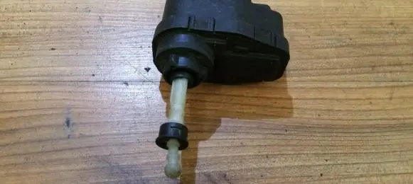 Opel Vectra A Headlight level adjustment motor 0132008306