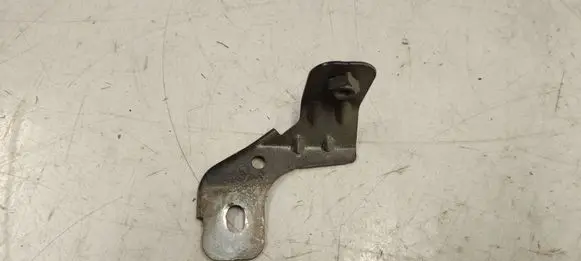Fender mounting bracket