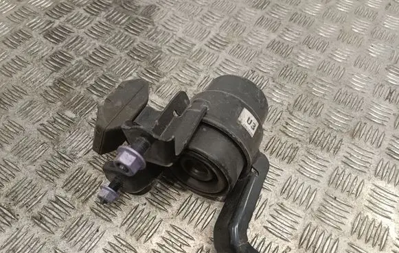 Toyota RAV 4 (XA50) Engine mount bracket