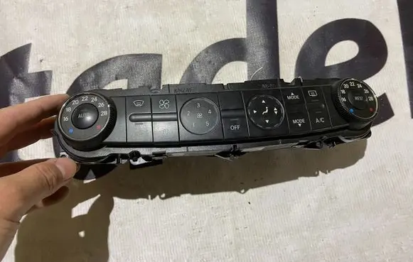 Mercedes-Benz CLS C219 Climate control unit 2198301885 A2198301885