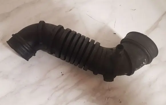Mitsubishi Pajero Sport I Turbo air intake inlet pipe/hose