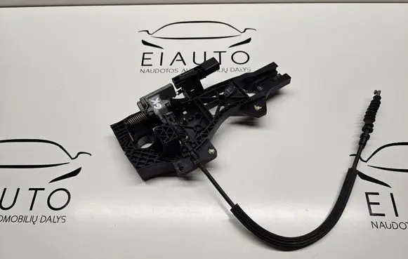 Rear door exterior handle/bracket