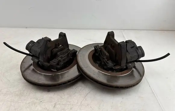 Volkswagen Golf VII Brake discs and calipers set 
