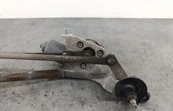 Toyota Yaris Front wiper linkage 