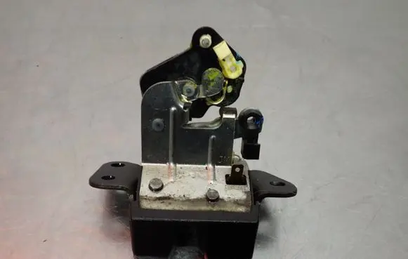 Hyundai Tucson JM Tailgate exterior lock 