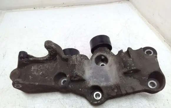 Opel Vivaro Generator/alternator bracket 8200462166
