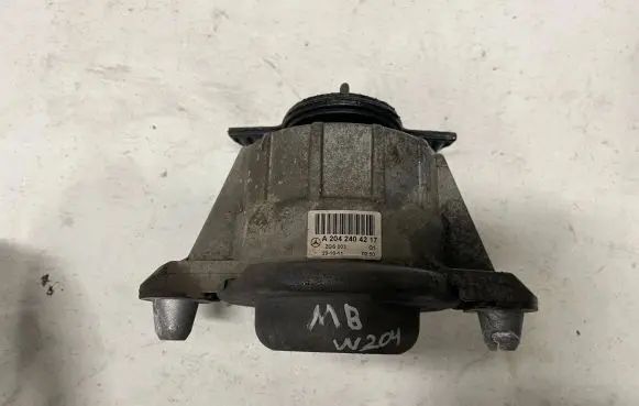 Engine mount bracket