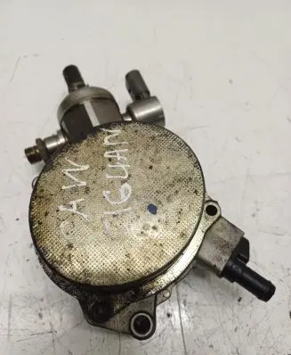 Volkswagen Tiguan Vacuum pump 06H127025N