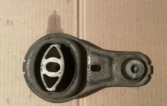 Renault Master III Gearbox mount 8200675760A