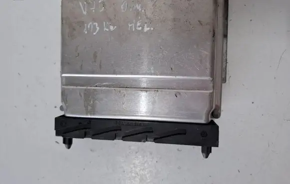 Volvo V70 Engine control unit/module 09496667