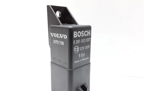 Volvo V70 Glow plug pre-heat relay 30751798 0281003037