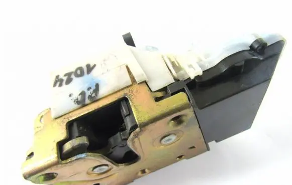 Peugeot 406 Front door lock 