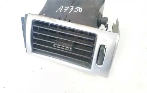Chrysler Pacifica Dash center air vent grill