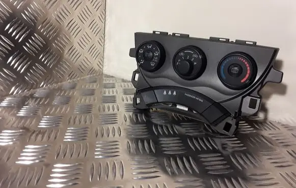 Toyota Verso-S Air conditioning/heating control unit 