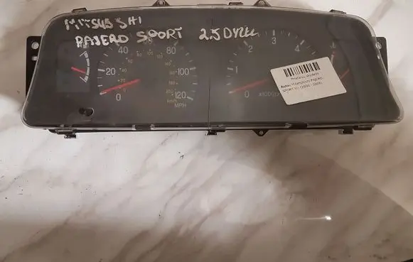Mitsubishi Pajero Sport I Speedometer (instrument cluster) MR506283