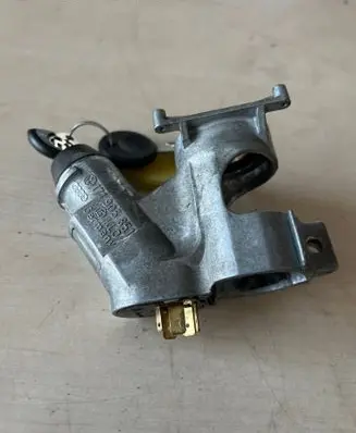 Volkswagen Jetta II Ignition lock 171905851