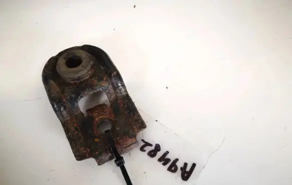 Radiator mount bracket