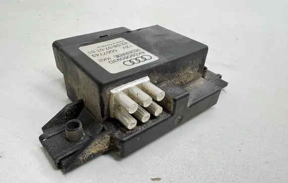 Audi A5 8T 8F Fuel injection pump control unit/module 8K0906093D 0007743