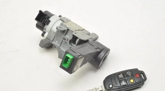 Volvo XC90 Ignition lock 8645228