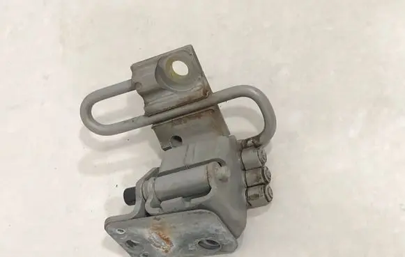 Audi Q7 4L Front door lower hinge 4B0831412B