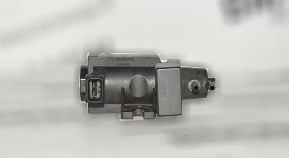 BMW 5 E39 Turbo solenoid valve 2217906