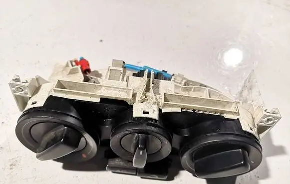 Volkswagen PASSAT B5 Climate control unit