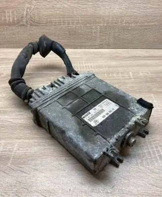 Volkswagen PASSAT B4 Engine control unit/module ECU 028906021AT 0281001368 USED