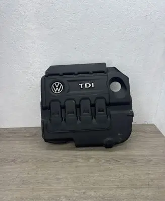 Volkswagen PASSAT B8 Engine cover (trim) 04L103925Q 04L103925
