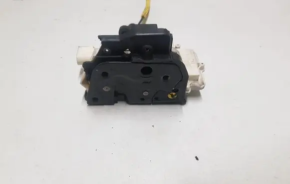 Audi A6 S6 C6 4F Rear door lock 4F0839015