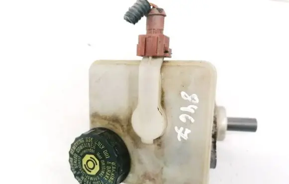 Volvo S60 Brake fluid reservoir 