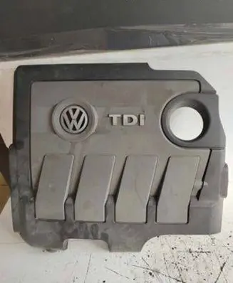 Volkswagen PASSAT B7 Engine cover (trim) 03L103925AR 03L103925AS