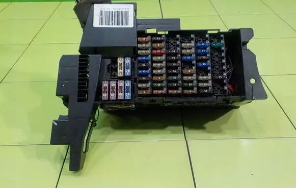 Mercedes-Benz B W245 Fuse box set A1695451640 BEZPIECZNIKOW