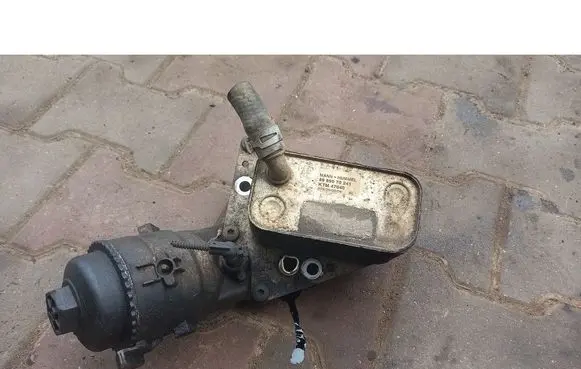 Opel Zafira B Oil filter cover 