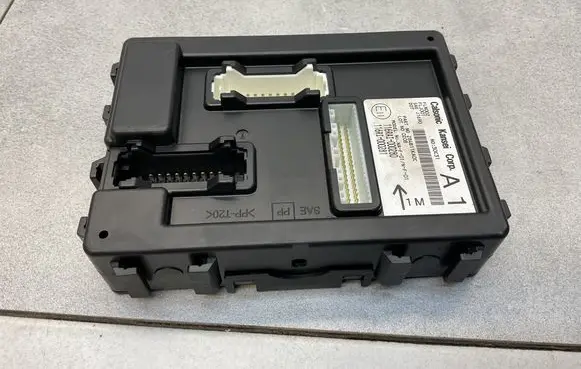 Nissan Juke I F15 Comfort/convenience module 284B11KA0C