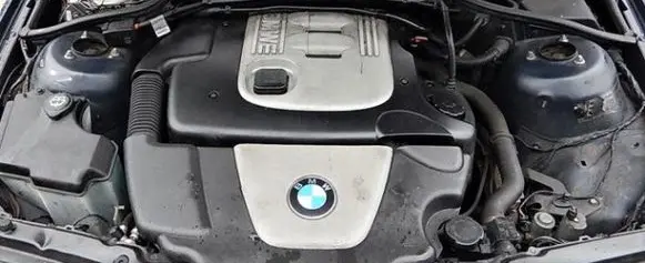 BMW M5 Engine 
