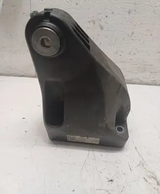 Mercedes-Benz E W238 Engine mounting bracket A6542230100