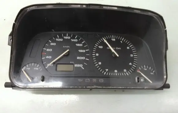 Volkswagen Golf III Speedometer (instrument cluster) 87001262