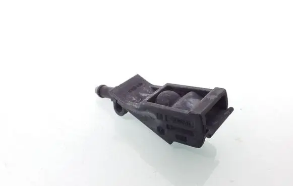 Windshield washer spray nozzle
