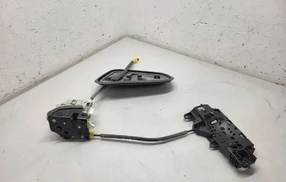Audi A4 S4 B9 Rear door lock 8W0183781A 8X0839015E