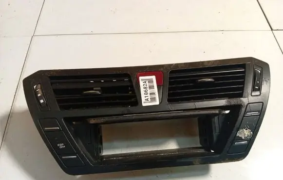 Citroen C4 I Picasso Dash center air vent grill 305304