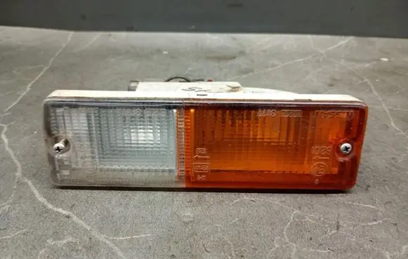 Nissan Bluebird Front indicator light 